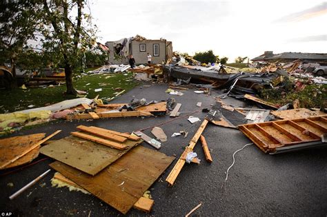 Tornado rips through Canada's capital leaving five hospitalized | Daily Mail Online