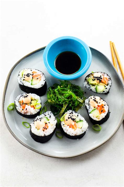 Spicy Salmon Roll with Avocado - Umami Girl