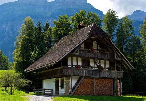 The Swiss Chalet - Arts & Crafts Homes and the Revival — Arts & Crafts Homes and the Revival