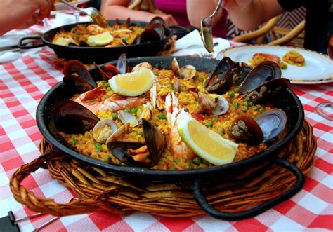 Spanish Paella Day – Days Of The Year (27th March)