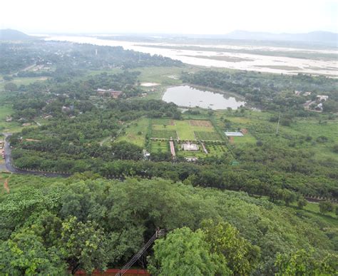 Tourism Places And Wild life, India: HIRAKUD DAM