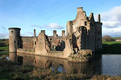 Caerlaverock Castle © Paul Buckingham cc-by-sa/2.0 :: Geograph Britain ...