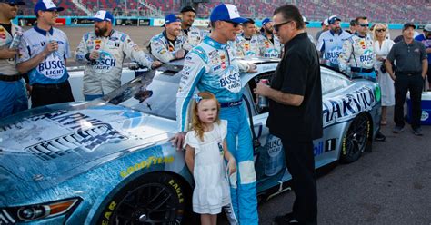 Kevin Harvick gives final toast with his Stewart-Haas Racing team after ...