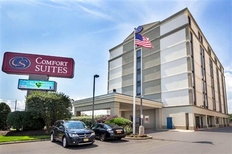 Comfort Suites at Woodbridge - Hotel in Woodbridge (NJ) - Easy Online Booking