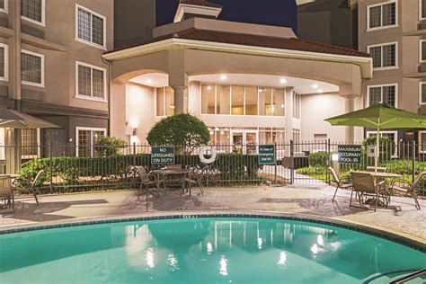 La Quinta Inn & Suites by Wyndham Fort Worth North | Fort Worth, TX Hotels