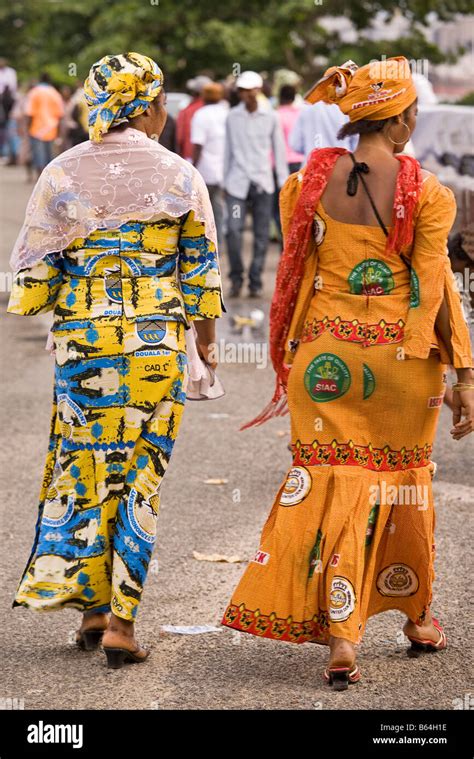 Women in traditional dress, Douala, Cameroon, Africa Stock Photo: 20999482 - Alamy