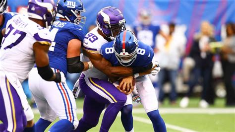 Aggressive Plays Help Vikings Defense Thrive Against Giants