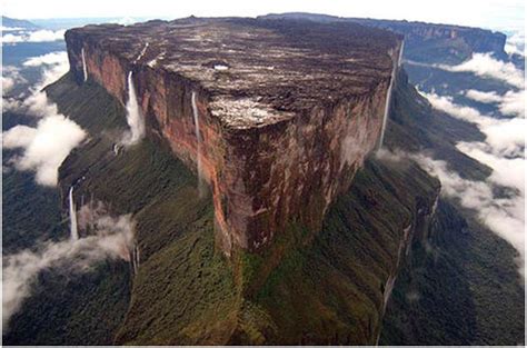 Pics For You: Roraima Mountain - "Venezuela" World's Biggest Flat Mountain