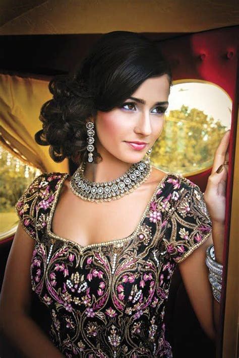 16 Glamorous Indian Wedding Hairstyles - Pretty Designs