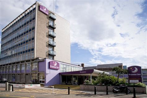 PREMIER INN LONDON PUTNEY BRIDGE HOTEL (AU$51): 2021 Prices & Reviews ...