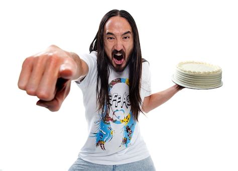 Steve Aoki calls throwing cake a "tool of expression", flings all sense ...