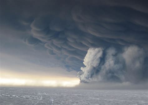 Grimsvotn Volcano Erupts in Iceland - The Atlantic