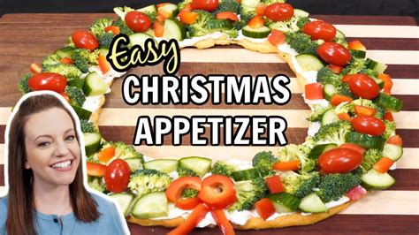 EASY CHRISTMAS APPETIZER | CHRISTMAS WREATH VEGGIE PIZZA - YouTube