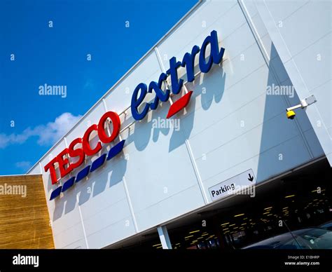 Tesco Extra supermarket in Chesterfield Derbyshire England UK with car ...