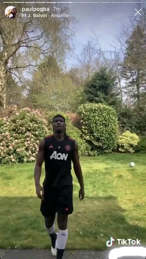 Pogba showing off his skills. : r/reddevils