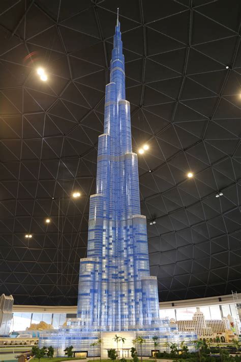 Brickfinder - The World’s Tallest LEGO Burj Khalifa