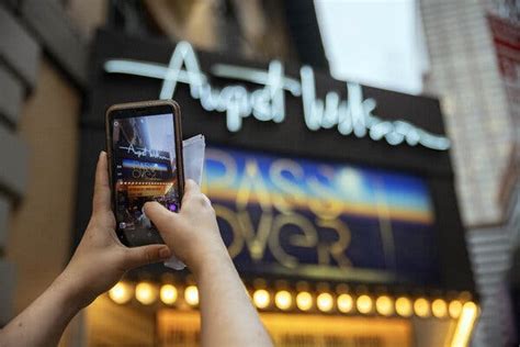 A Milestone for Broadway as ‘Pass Over’ Begins Performances - The New York Times