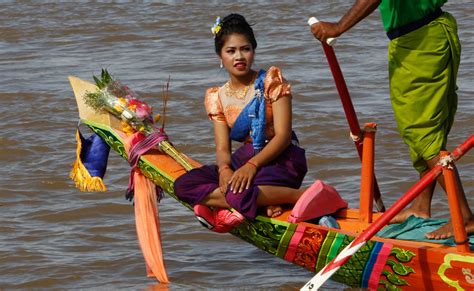 Cambodia celebrates water festival with boat races | Arab News