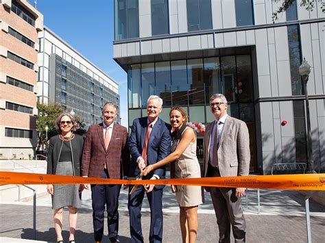 Cockrell School Community Celebrates the New Gary L. Thomas Energy Engineering Building