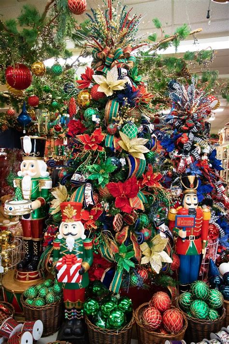 Commercial Christmas Decorations for Businesses - Decorator's Warehouse