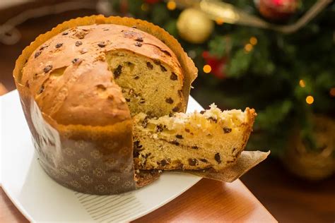 How To Eat Panettone: Best Ways To Cut, Serve And Pair It | A Sprinkle Of Italy