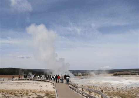 6x Best Tips & Ideas When Planning a Trip to Yellowstone With Kids