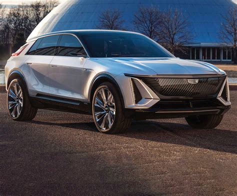 Cadillac LYRIQ All-Electric Crossover Unveiled, Has Massive 33-inch LED ...