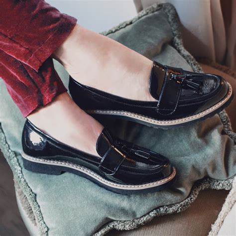 How to Wear Women’s Loafers | Pavers™ US