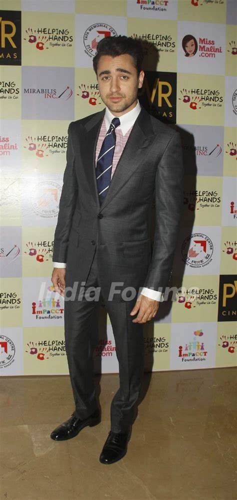 Imran Khan poses for the media at the Special Screening of Katti Batti for NGO Kids Photo