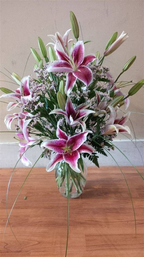 www.crosslanesfloral.com stargazer lily bouquet | Stargazer lily bouquet, Stargazer lily, Lily ...