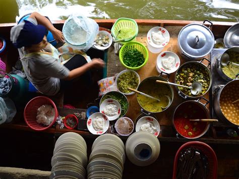 Khlong Lat Mayom Floating Market | TakeMeTour