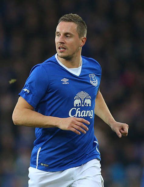 Phil Jagielka of Everton in 2016. in 2020 | Everton football club, Phil ...