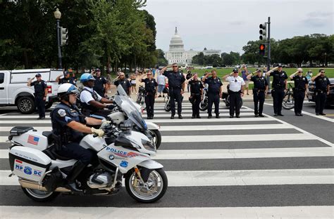 Police officer, suspect killed in shooting, stabbing incident at ...