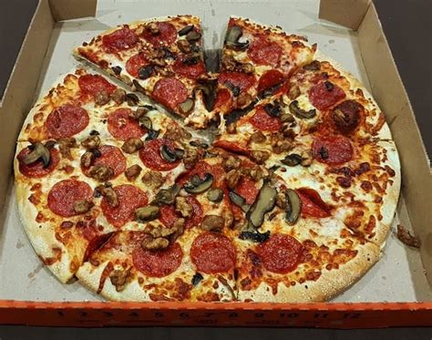 12 inch pizza for only $7.99 - America’s Popular Pizza Chain ‘Little Caesars’ Is Now In SG! - Shout