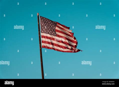 Old worn american flag memorial hi-res stock photography and images - Alamy