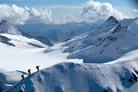 雪山攀登背景免费下载 - 觅知网