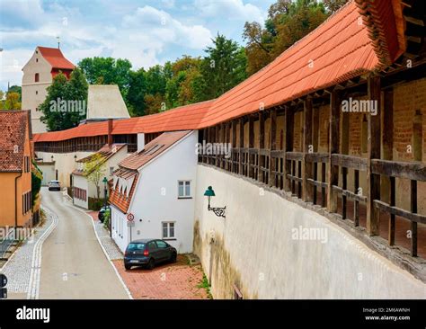 Noerdlingen city wall, the only completely accessible city wall in ...