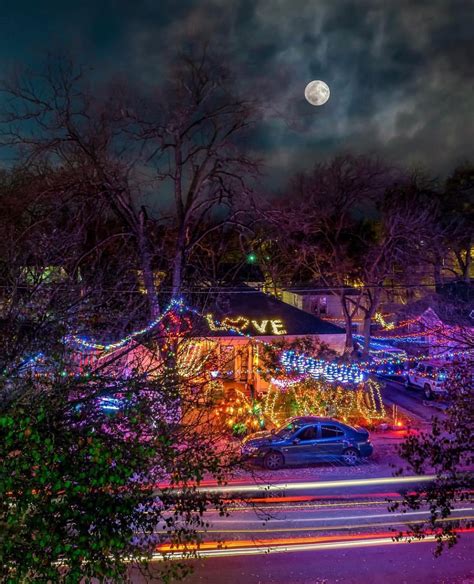 Where to Catch the Best Christmas Lights Around Austin