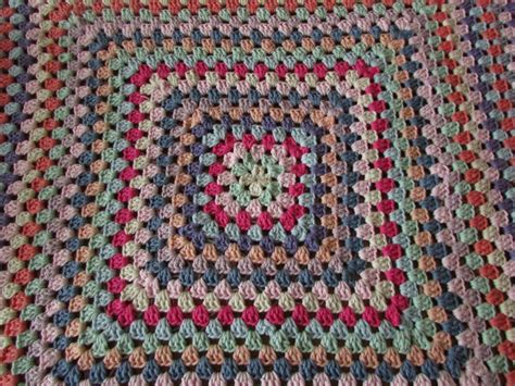 VERY EASY crochet granny square blanket - never ending crochet granny square baby blanket