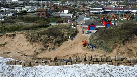 Hemsby's new lifeboat launcher overcomes erosion challenge - BBC News