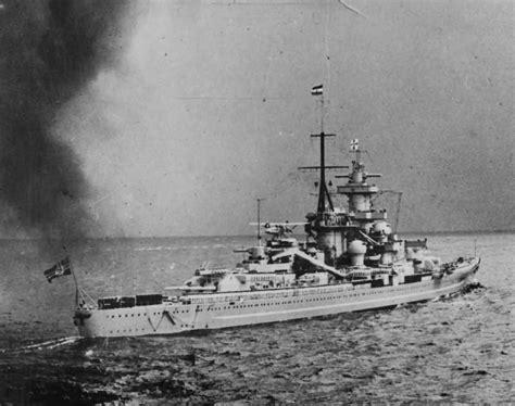 German Pocket Battleship GNEISENAU | World War Photos