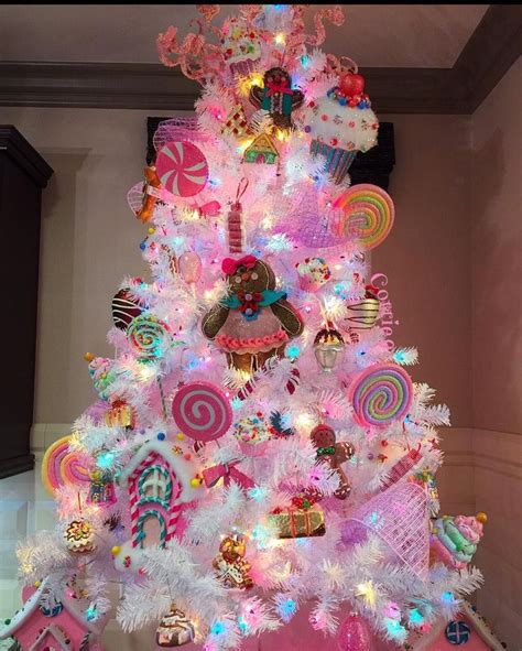 This candyland tree is life #candylanddecorations in 2020 | Candy christmas tree, Candy ...