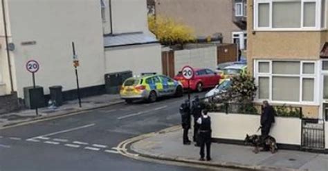 Croydon incident: Police in stand-off with 'gunman' threatening to kill people - Mirror Online