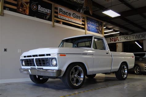 1977 Ford F-100 Custom Standard Cab Pickup 5.0L for sale