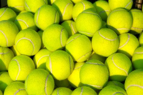 What are the best tennis balls for each surface? - Epirus London