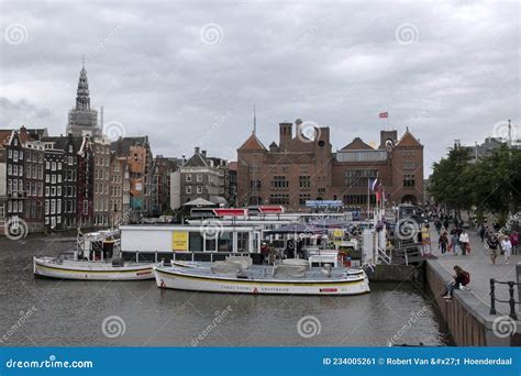 Side View Canal Boats Attraction at the Damrak Amsterdam the Netherlands 16-8-2021 Editorial ...