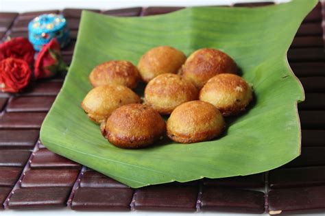 Vysya's Delicious Recipes: Unni Appam(kerala Style) - Kerala onam sadya recipe