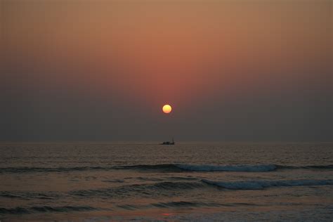 Sunset, Agonda Beach, Goa, India. [OC] [2400x1600] : waterporn