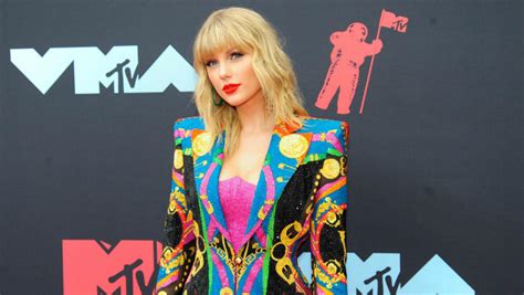 Taylor Swift Unveils 2020 'Lover Fest' At NFL Stadiums, International Dates | iHeart