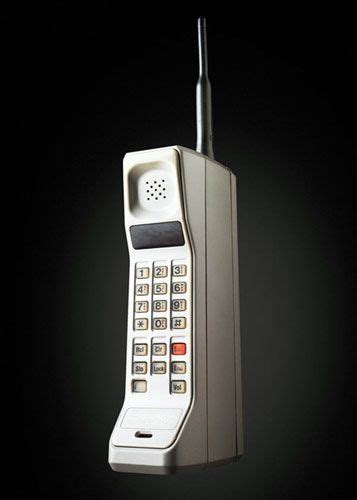 The Evolution of Cell Phone Design Between 1983-2009 | Old cell phones, Old phone, Vintage phones